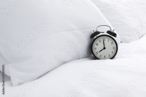 Fotomural Alarm clock on bed. Time to wake up