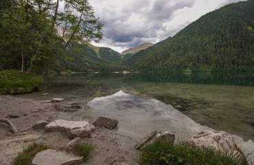 Wall Mural - Giornata nuvolosa al lago di Anterselva nelle Dolomiti