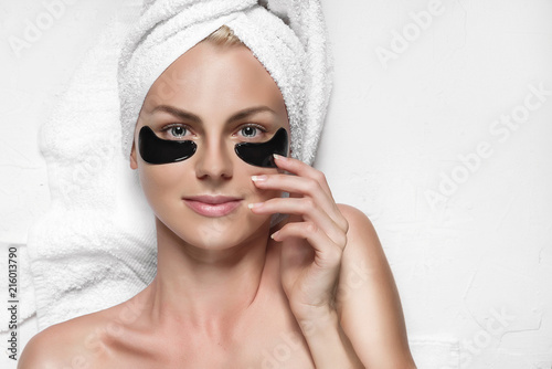 Cuadros en Lienzo cosmetic mask for the skin under the eyes