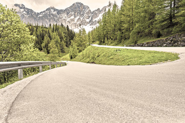 Canvas Print - Winding asphalt road