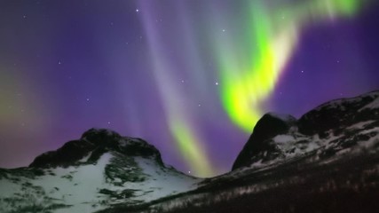 dancing aurora nice zooming pan