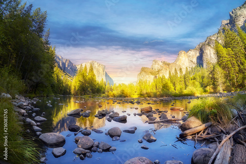 Photo Yosemite Valley at sunset, California, USA.
