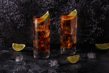 Wall Mural - Rum and Cola Cuba Libre with Lime and Ice