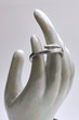 Biżuteria kobieca - srebrny pierścionek z białą cyrkonią