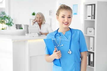 Canvas Print - Young trainee and receptionist in hospital