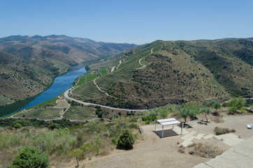 Rio Douro en la desembocadura del rio Coa. Portugal