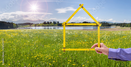 Fotomural Wohnen im Grünen mit Haus auf dem Land