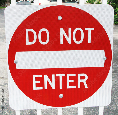 Fényképezés  Do Not Enter Red Metal Sign