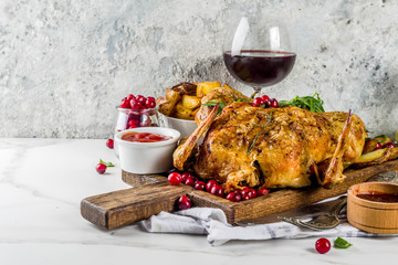 Baked chicken with cranberry and herbs