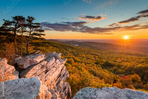 Fotomural Sunset view from Annapolis Rocks, along the Appalachian Trail on South Mountain,