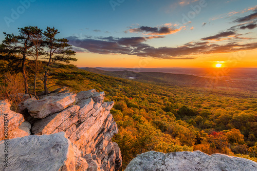 Fotomural Sunset view from Annapolis Rocks, along the Appalachian Trail on South Mountain,