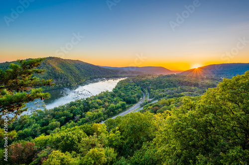 Fotografía Sunset view of the Potomac River, from Weverton Cliffs, near Harpers Ferry, West Virginia