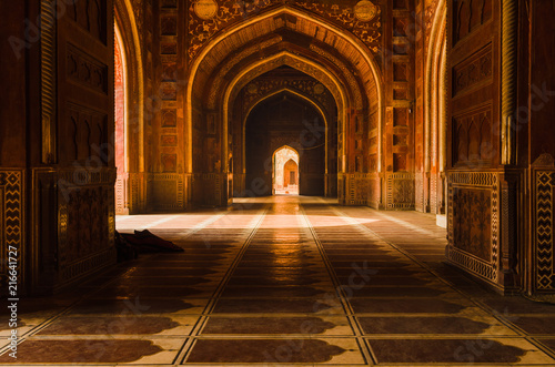 Fotografía Decorated corridors and hallways in the Taj Mahal main mosque, Agra, India
