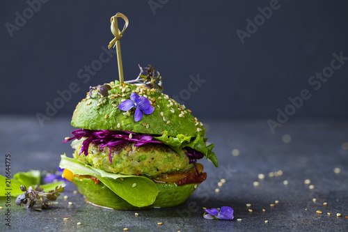Fotomural Avocado sandwich with green vegan burger, roast yellow pepper and pickled red c