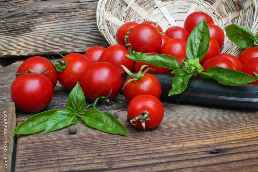 Obraz na płótnie pomidory i zioła w salonie