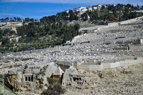 Cuadros en Lienzo Jerusalem, Mount of Olives with ancient cemetery and rock cut tombs