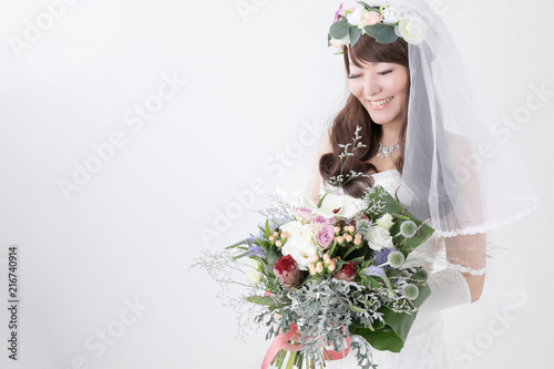 花束を持つ花嫁 Buy This Stock Photo And Explore Similar Images At Adobe Stock Adobe Stock 花束を持つ花嫁 Buy This Stock Photo And Explore Similar Images At Adobe Stock Adobe Stock