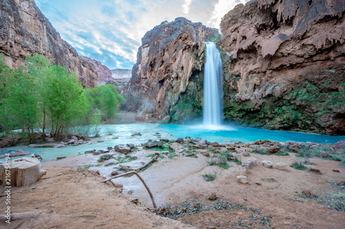 zapierajace-dech-w-piersiach-widoki-havasu-falls-i-jego-okolic