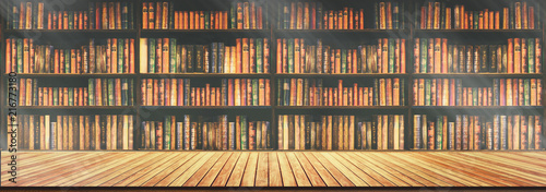Fotografía panorama blurred bookshelf Many old books in a book shop or library
