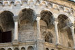 antica chiesa romana colonne esterno pietra Como, Italia