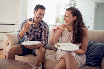 Wall Mural - Couple eating pizza