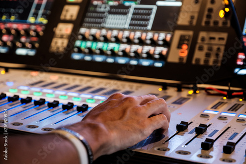 Fotografie, Obraz Live Tontechnik und Eventtechnik an einem Mischpult