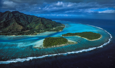 Wall Mural - Moorea Tiahura & Fareone Motu - Tahiti