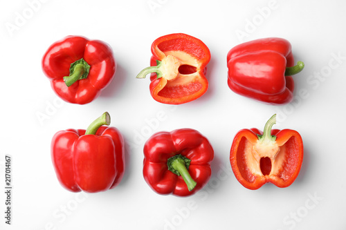 Fotografía Flat lay composition with raw ripe paprika peppers on white background