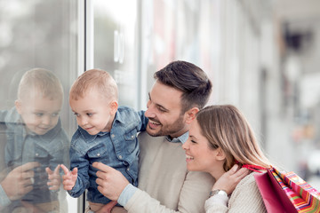 Canvas Print - Family in shopping