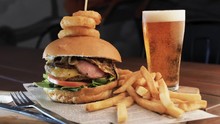 American Cheeseburger Fries & Beer, Pub Food