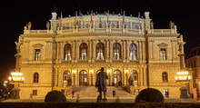 Rudolfinum Konzertsaal Beleuchtet Bei Nacht In Prag, Tschechien, Europa