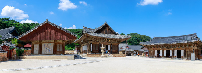 Wall Mural - Daeungjeon, the Main Worship Hall, National Treasure #290 in Yangsan City