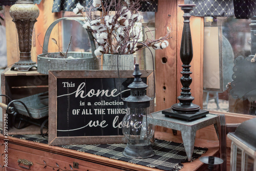 Fotomural Tabletop display of rustic decorative items for the home