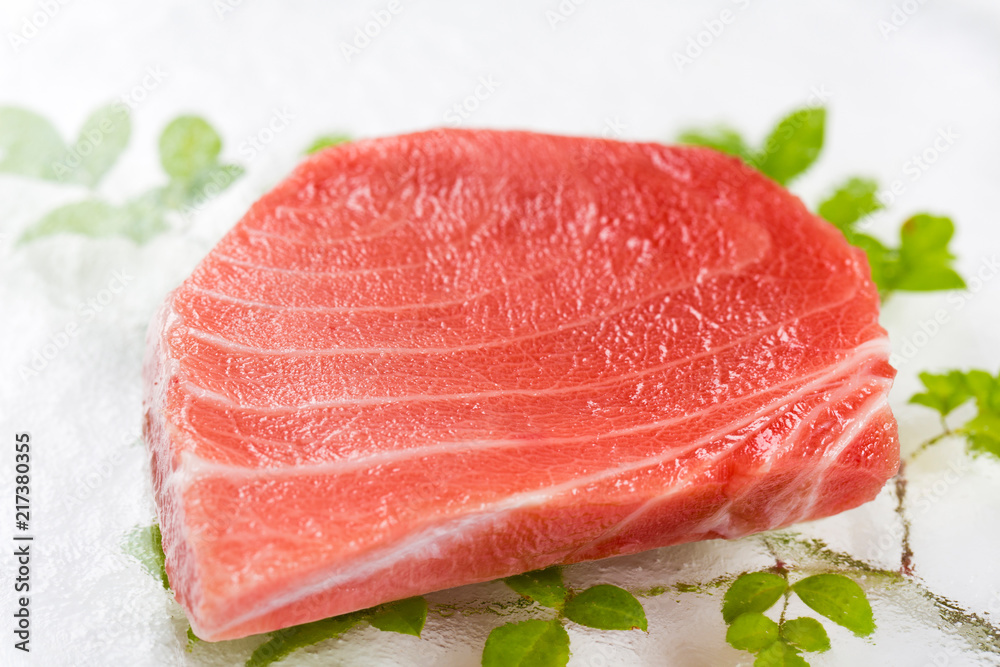 中とろ 赤身 ヤッホー マグロの中トロ切り身 Stock Photo | Adobe Stock