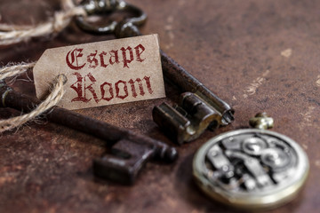 escape room (fond rouille, une étiquette)