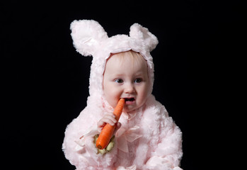 Wall Mural - Portrait fo the baby holding vegetables 