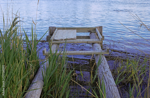 Fotografía Embarcadero de madera en el rio Ebro, Cataluña (España)