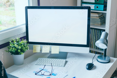 Fotografía beautiful modern office workplace interior with computer with blank empty screen