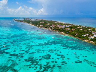 Canvas Print - An aerial view of Isla Mujeres in Cancun, Mexico
