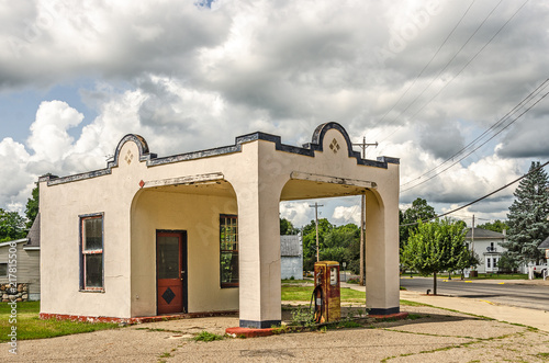 Fotografie, Obraz Vintage Gas Station with Rusty Gas Pump 7712