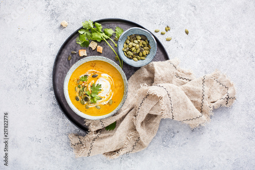 Cuadros en Lienzo A bowl of fragrant homemade cream of pumpkin soup decorated with pumpkin seeds a