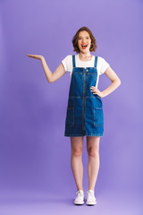 Poster - Full length portrait of a cheerful young woman