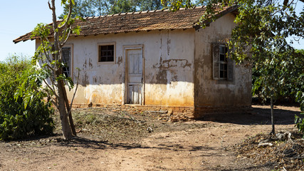 Abandoned house, poorly maintained house, poor house