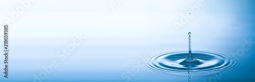 Obrazy woda  plusk-spadajacych-kropli-wody