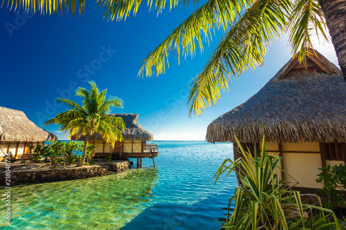 Cuadros en Lienzo Over water bungalows and green lagoon, Moorea, French Polynesia