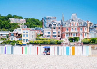 Fototapete - Le Havre, cabanes de la plage en Normandie, France