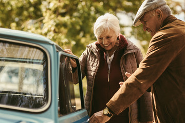 Wall Mural - Senior couple going on a date