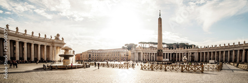 Cuadros en Lienzo Panoramic view on Saint Peter square of Vatican City (Piazza San Pietro), Italy