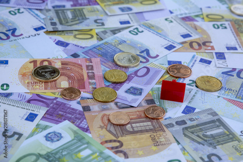 casa de juguete para billetes en euros como fondo - Buy this stock photo and explore similar images at Adobe Stock | Adobe Stock