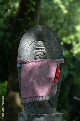 お地蔵さんとよだれかけ Adobe Stock でこのストック画像を購入して 類似の画像をさらに検索 Adobe Stock